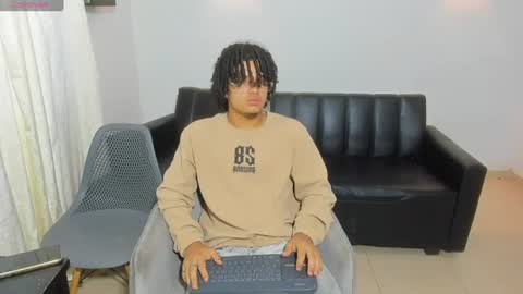Snapshot of samxx_muscle chatting on June 2026 12:14:01 PM samxx_muscle online show from June 2026 12:14:01 PM