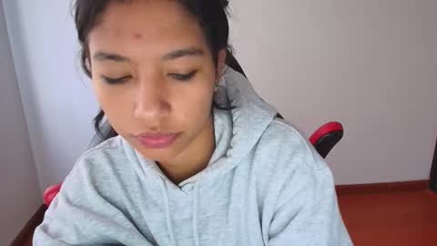 Hello I am absent due to a family calamity I will return soon-hola estoy ausente por un problema familiar volvere pronto. online show from October 2025 09:59:02 PM