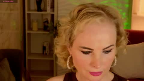 Snapshot of sandra_kind chatting on April 2026 05:40:01 AM Sandra online show from April 2026 05:40:01 AM