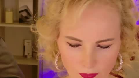 Snapshot of sandra_kind chatting on April 2026 05:27:02 AM Sandra online show from April 2026 05:27:02 AM