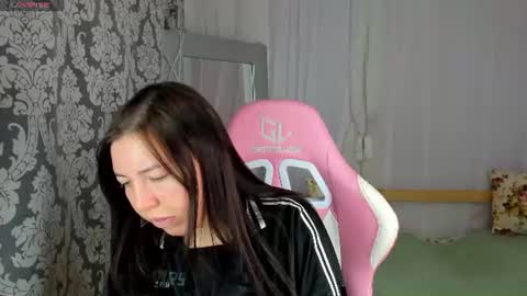 Snapshot of sandra_rosss chatting on June 2026 01:06:02 AM Sandra online show from June 2026 01:06:02 AM