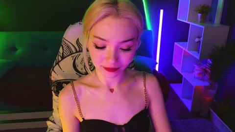 Sandy  online show from February 2025 01:02:01 AM