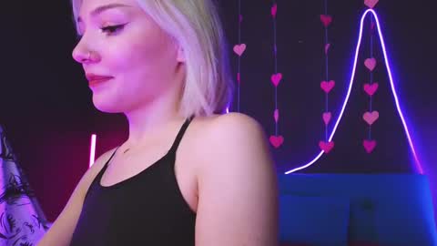 Sandy  online show from February 2025 07:34:02 AM