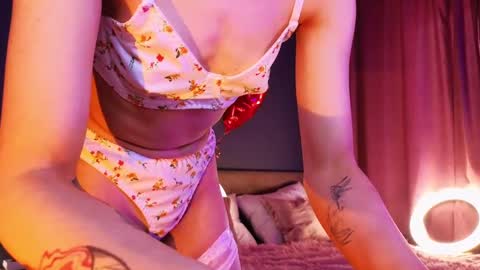 Sandy  online show from March 2025 04:15:02 AM