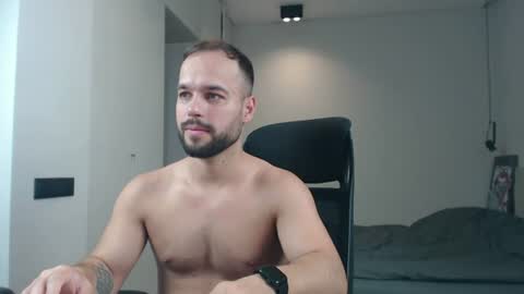 Snapshot of sandro_best chatting on June 2026 09:14:02 AM DeAlex online show from June 2026 09:14:02 AM