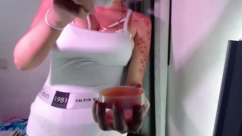 sandy_straw online show from November 2025 12:05:02 AM