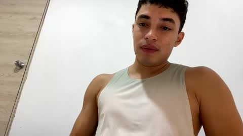 Snapshot of santi36rt chatting on May 2026 11:44:02 PM santi36rt online show from May 2026 11:44:02 PM