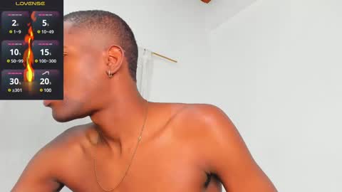 Snapshot of santi_brown1 chatting on February 2025 06:01:01 AM Santibrown online show from February 2025 06:01:01 AM