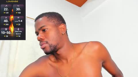 Snapshot of santi_brown1 chatting on March 2025 08:54:01 PM Santibrown online show from March 2025 08:54:01 PM