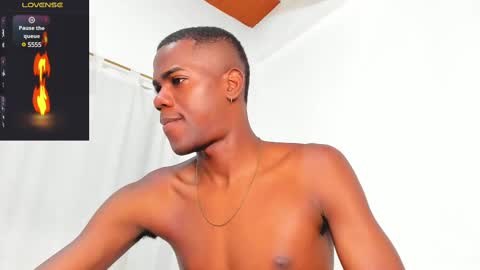 Snapshot of santi_brown1 chatting on March 2025 05:00:02 AM Santibrown online show from March 2025 05:00:02 AM