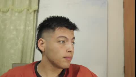 Snapshot of santi_henao chatting on December 2024 05:53:02 AM Santiago Henao online show from December 2024 05:53:02 AM