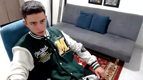 santi_ss online show from December 2025 03:31:01 PM