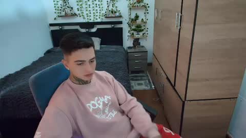 Snapshot of santi_ss chatting on April 2026 04:03:01 PM santi_ss online show from April 2026 04:03:01 PM