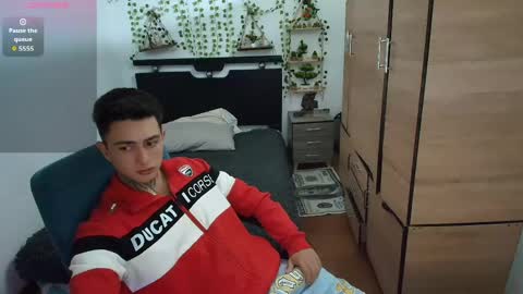 Snapshot of santi_ss chatting on April 2026 01:41:01 AM santi_ss online show from April 2026 01:41:01 AM