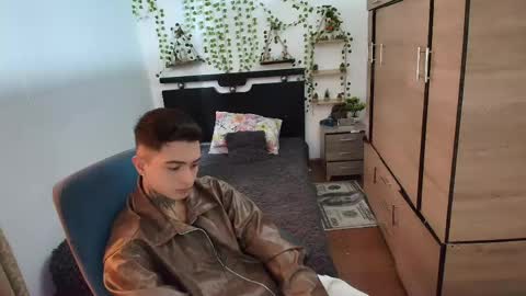 Snapshot of santi_ss chatting on May 2026 02:44:01 PM santi_ss online show from May 2026 02:44:01 PM
