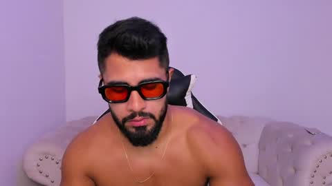 santiago_huntt online show from March 2026 01:33:01 PM