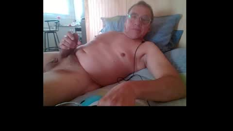 santiago_n online show from April 2026 03:46:02 PM