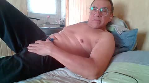 Snapshot of santiago_n chatting on July 2026 03:25:02 PM santiago_n online show from July 2026 03:25:02 PM