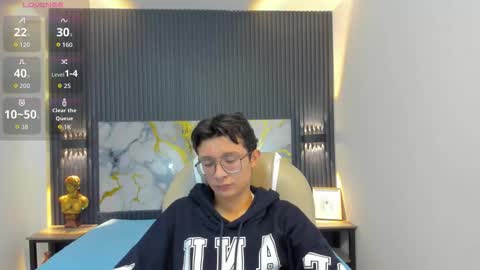 santiago_russo18 online show from October 2025 12:02:02 PM