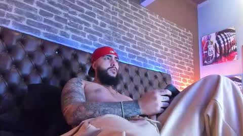 Santiago Hincapiie online show from March 2026 04:27:01 AM