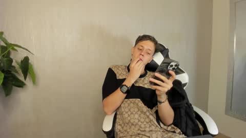 Julius Novachrono  online show from October 2025 07:31:01 PM