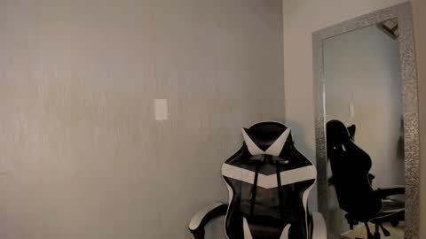 Julius Novachrono  online show from November 2025 07:59:01 PM