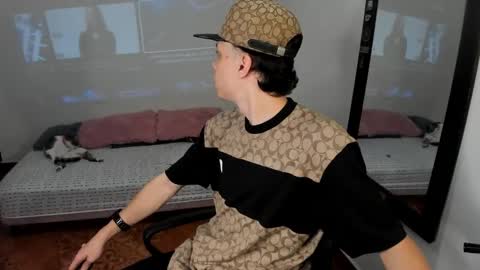 Julius Novachrono  online show from February 2026 05:39:02 AM