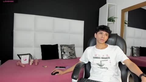 Snapshot of santy_carrington chatting on December 2024 08:40:02 PM Santiago Carrington online show from December 2024 08:40:02 PM