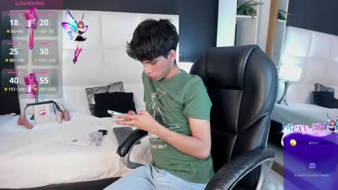 Snapshot of santy_carrington chatting on December 2024 09:06:02 AM Santiago Carrington online show from December 2024 09:06:02 AM