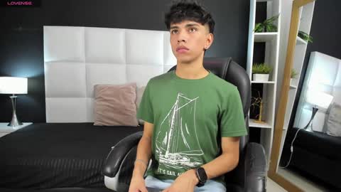 Snapshot of santy_carrington chatting on December 2024 05:54:02 PM Santiago Carrington online show from December 2024 05:54:02 PM