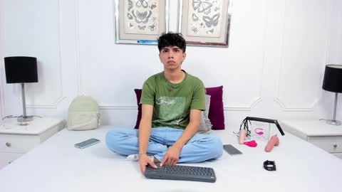 Snapshot of santy_carrington chatting on January 2025 08:11:02 PM Santiago Carrington online show from January 2025 08:11:02 PM