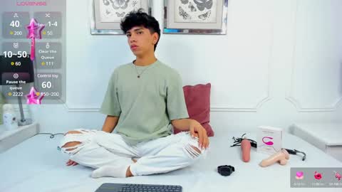 Snapshot of santy_carrington chatting on January 2025 08:42:01 PM Santiago Carrington online show from January 2025 08:42:01 PM