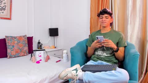 Snapshot of santy_carrington chatting on January 2025 08:55:01 PM Santiago Carrington online show from January 2025 08:55:01 PM