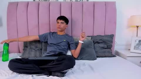 Santiago Carrington online show from March 2026 08:02:02 PM