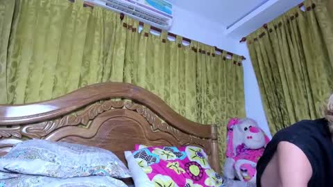 kitty online show from December 2024 10:23:01 PM