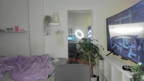 kitty online show from November 2025 04:22:02 AM