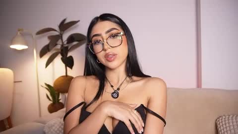 Snapshot of sara_albrecht chatting on April 2026 10:29:02 PM Sara online show from April 2026 10:29:02 PM