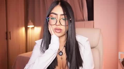 Snapshot of sara_albrecht chatting on June 2026 01:05:02 AM Sara online show from June 2026 01:05:02 AM