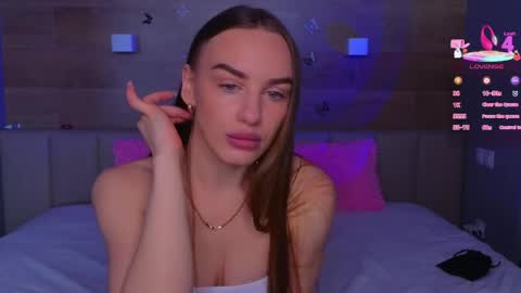 Snapshot of sara_crosss chatting on April 2026 05:43:01 AM Sara online show from April 2026 05:43:01 AM