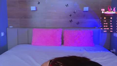 Snapshot of sara_crosss chatting on April 2026 05:47:02 AM Sara online show from April 2026 05:47:02 AM