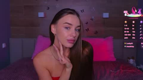 Snapshot of sara_crosss chatting on May 2026 06:10:01 AM Sara online show from May 2026 06:10:01 AM