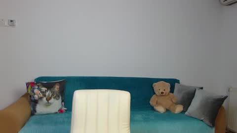 Im Sara I am happy to be here  online show from December 2024 06:06:01 PM