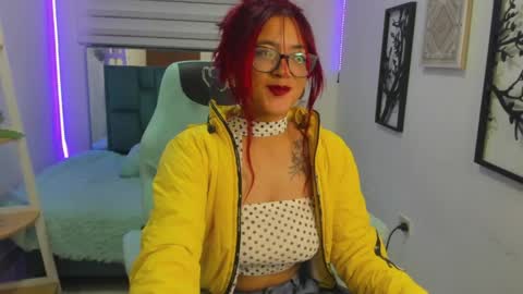 Snapshot of sara_red_x chatting on June 2026 04:05:01 AM sara_red_x online show from June 2026 04:05:01 AM