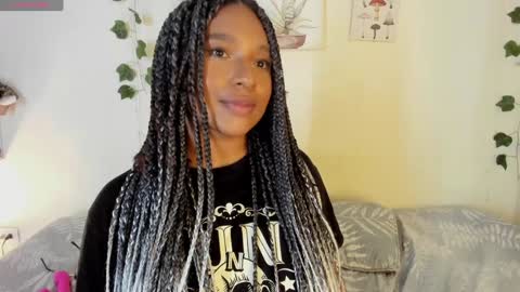 sara sofia online show from January 2025 04:43:01 AM