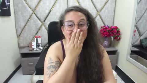 Snapshot of sara_thonson_ chatting on April 2026 05:10:02 AM sara_thonson_ online show from April 2026 05:10:02 AM