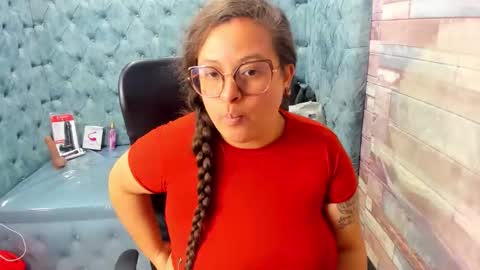 Snapshot of sara_thonson_ chatting on May 2026 05:02:02 AM sara_thonson_ online show from May 2026 05:02:02 AM