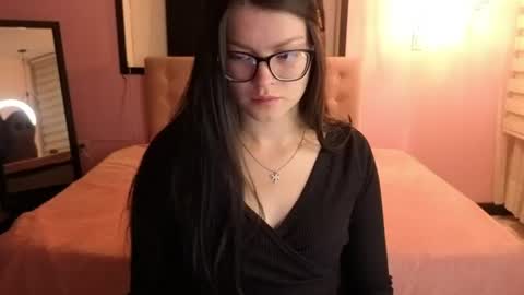 Snapshot of sara_valderrama_ chatting on June 2026 12:36:02 PM sara_valderrama_ online show from June 2026 12:36:02 PM