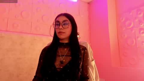 Snapshot of saraa_taylor1 chatting on May 2026 03:48:01 AM Sara online show from May 2026 03:48:01 AM