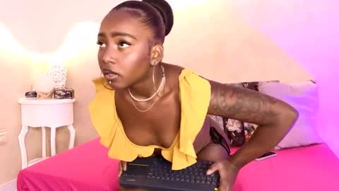 saraaguzman online show from October 2025 07:57:02 PM