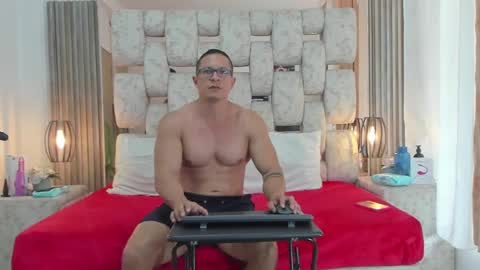 Snapshot of saraandjhony chatting on January 2025 04:25:01 PM saraANDyoni online show from January 2025 04:25:01 PM